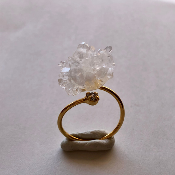 【一点もの】 水晶 原石 リング 指輪 フリーサイズ 鉱物 天然石 ハンドメイド アクセサリー (No.2584) 2枚目の画像