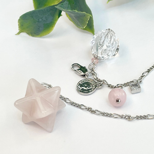 マルカバスター ローズクォーツと活性加工ビーズのペンデュラム  