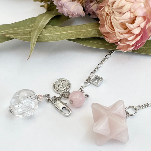 マルカバスター ローズクォーツと活性加工ビーズのペンデュラム  