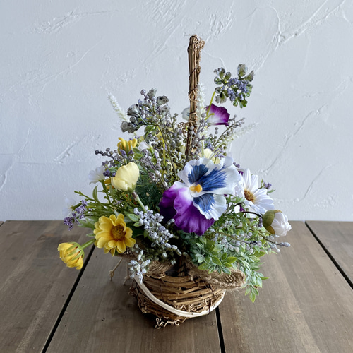 バスケットアレンジ 早割 母の日ギフト デージーとラナンキュラスの可愛いバスケット