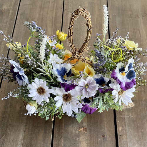 バスケットアレンジ 早割 母の日ギフト デージーとラナンキュラスの可愛いバスケット