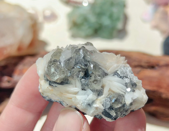 白鉛礦+重晶石原礦 第1張的照片