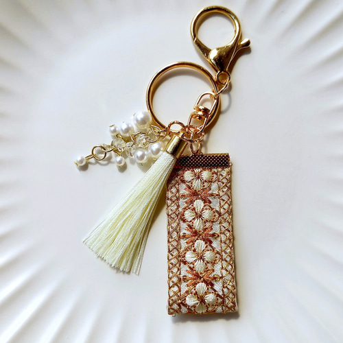 再販】インド刺繍リボンのキーホルダー No.5 ゆらゆらチャーム