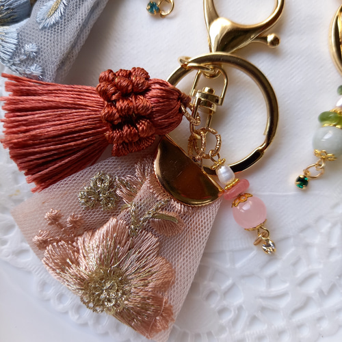 インド刺繍リボン キーホルダー No.6 花柄 パール 天然石 誕生石 