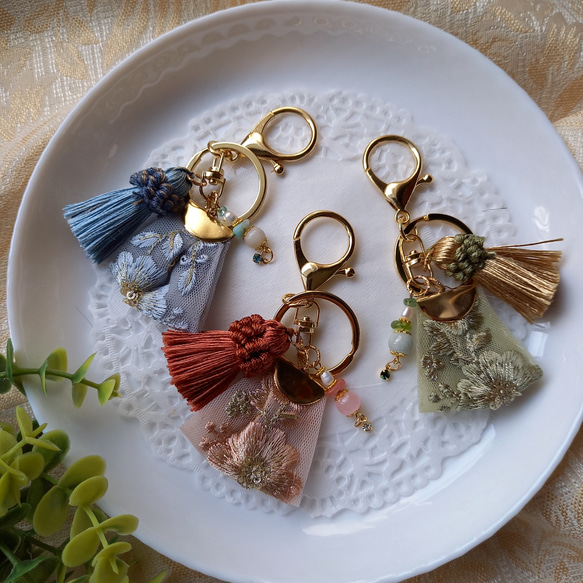 インド刺繍リボン キーホルダー No.6 花柄 パール 天然石 誕生石 