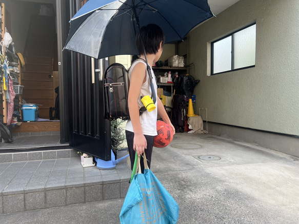 令和の虎ので話題に！手ぶらで傘をさす・ハンディファンも！傘ホルダーカサッシュ+黒　傘　日傘　折り畳み傘に！ 12枚目の画像