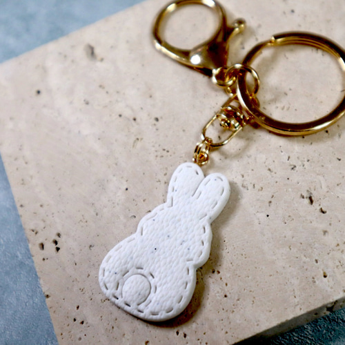 うさぎ キーホルダー 選べるパーツ ポリマークレイ リネンテクスチャー