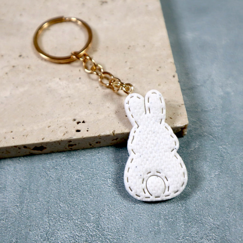 うさぎ キーホルダー 選べるパーツ ポリマークレイ リネンテクスチャー
