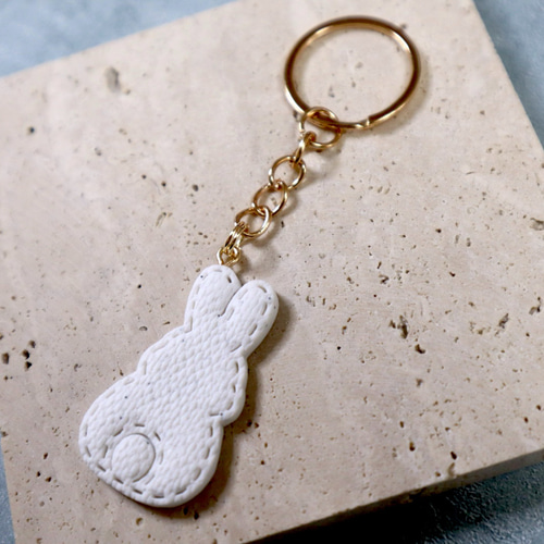 うさぎ キーホルダー 選べるパーツ ポリマークレイ リネンテクスチャー