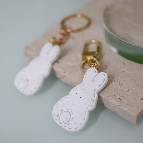 うさぎ キーホルダー 選べるパーツ ポリマークレイ リネンテクスチャー