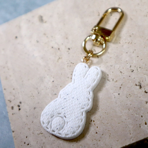 うさぎ キーホルダー 選べるパーツ ポリマークレイ リネン