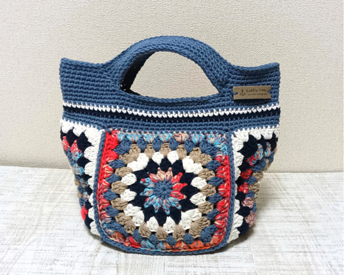 デニムリメイク*長財布*お財布バッグ*ハンドメイド*お花モチーフグラニースクエア デニムリメイク*長財布*お財布バッグ*ハンドメイド*お花モチーフ