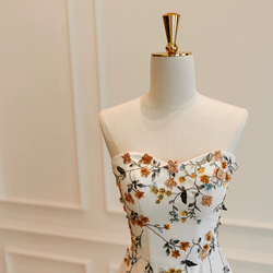 ウェディングドレス　オフショルダー　花柄　刺繍　チュールトップ　Aライン　二次会　前撮り（WD242144） 6枚目の画像
