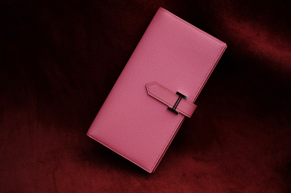 【SALE】二つ折り長財布　ベルト付き財布　高級な長財布　ヴォーエプソン/ピンク【総手縫い】 1枚目の画像