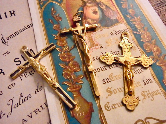 フランス ヴィンテージ デッドストック 金メッキ クロス 3種 キリスト 十字架 チャーム 1枚目の画像
