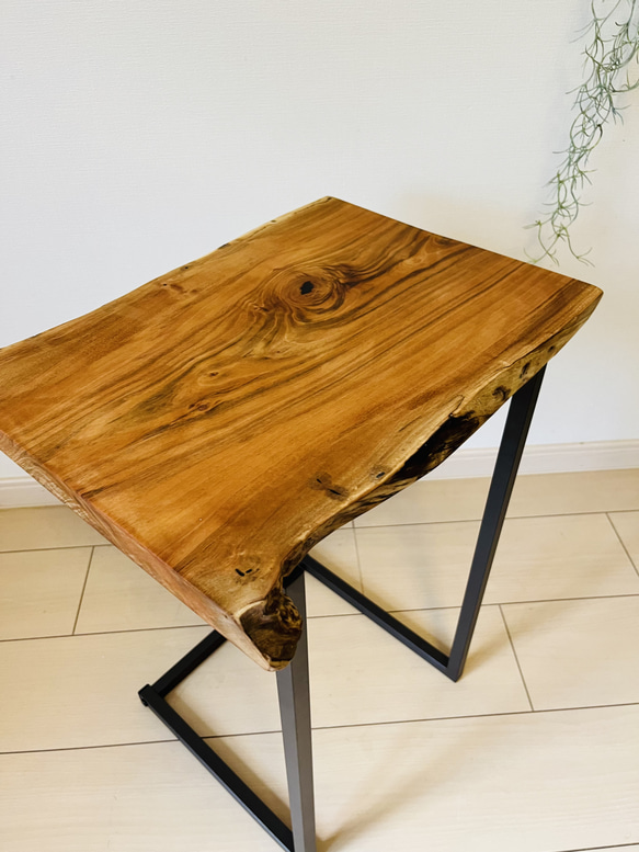 桜の木　一枚板　ソファテーブル　コーヒーテーブル　サイドテーブル 4枚目の画像