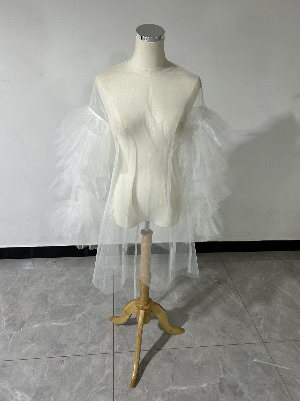 送料無料！ 抜群のおしゃれ見えカーディガン(ボレロ) ソフトチュール ラッフルフリル 長袖　演奏会/音楽会