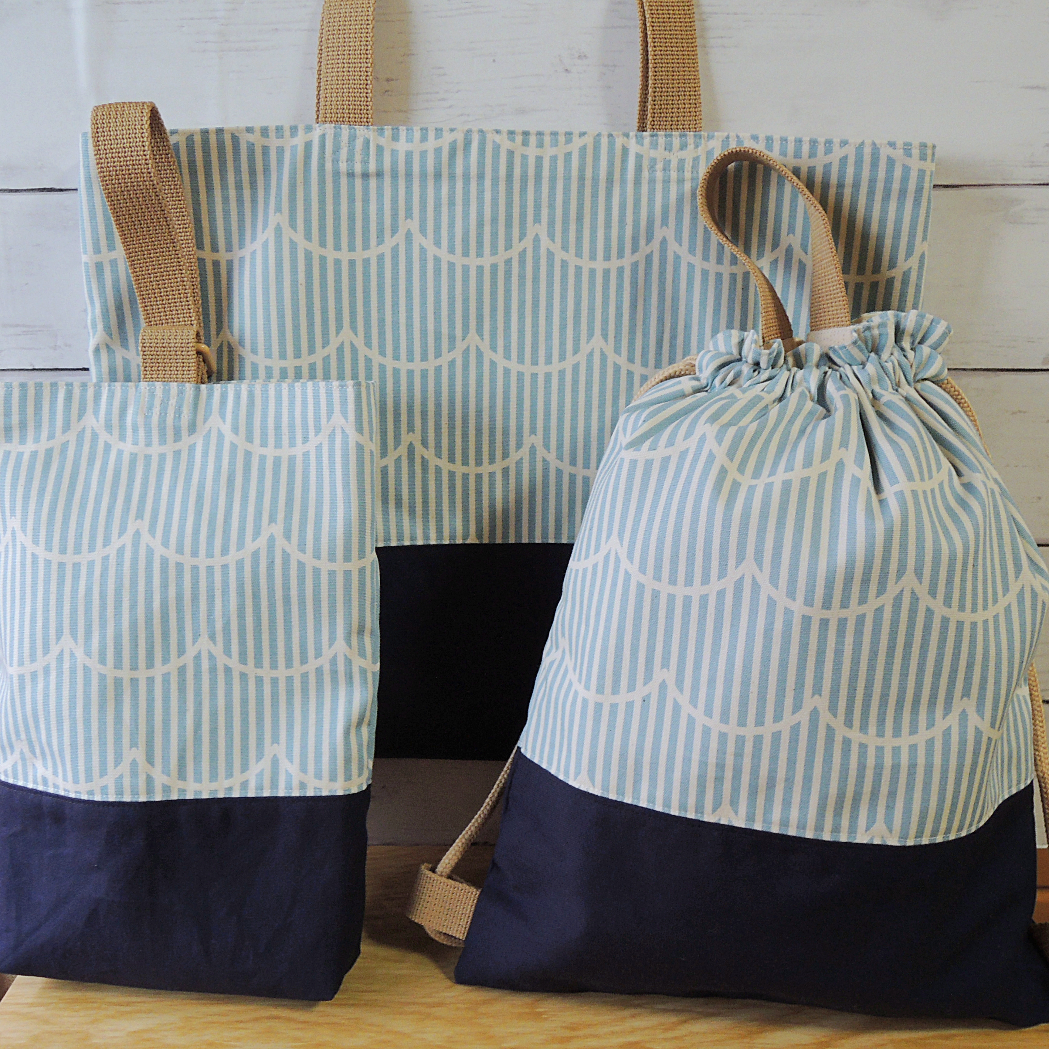 入園入学3点セット　波ストライプブルー×ネイビー　レッスンバッグ　上履き入れ　体操着袋　入園入学