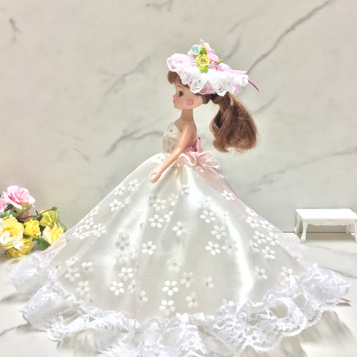 花柄ドレスの布製人形 花柄ドレスの布製人形 約30cm - メルカリ