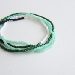 ミント グリーン KABURU 留め具のない かぶるタイプのビーズネックレス  金属アレルギー対応 緑 ミントグリーン 3枚目の画像