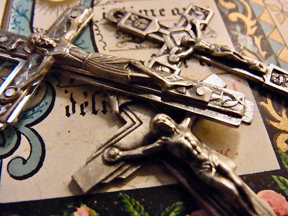フランス ヴィンテージ デッドストック 銀メッキ クロス 3種 キリスト 十字架 チャーム ルルドの泉③ 9枚目の画像