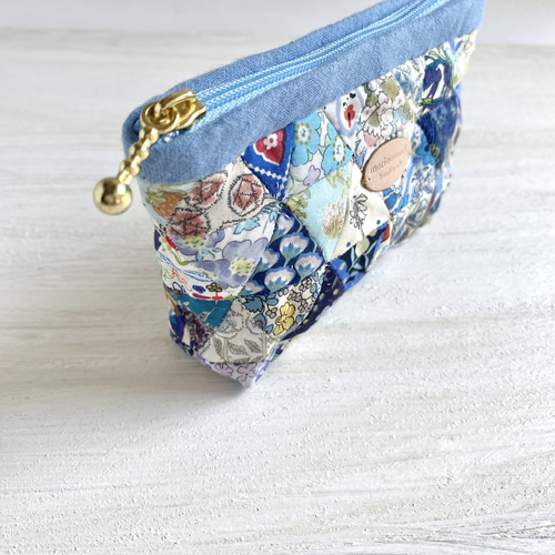 はぎれを愛でる》さんかくつなぎのパッチワークポーチ 〈リバティ