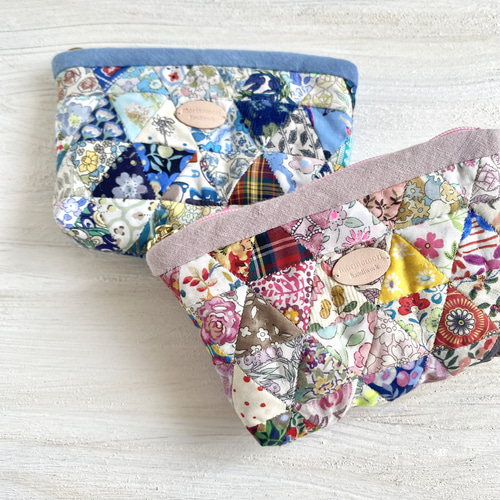 はぎれを愛でる》さんかくつなぎのパッチワークポーチ 〈リバティ