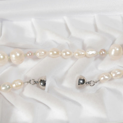 本真珠（淡水パール）とペリドットのネックレス（マグネット、ホワイト、ナチュラルカラー、セミバロック、サークル珠、天然石） 10枚目の画像