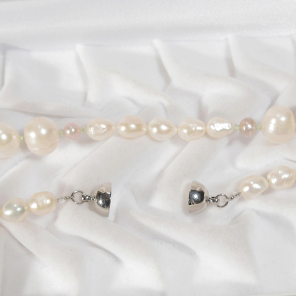 本真珠（淡水パール）とペリドットのネックレス（マグネット、ホワイト、ナチュラルカラー、セミバロック、サークル珠、天然石） 10枚目の画像