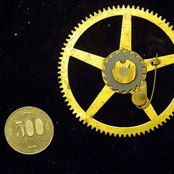 本物志向。戦前に製造された、柱時計の72mmパイの歯車です。h -224 1枚目の画像