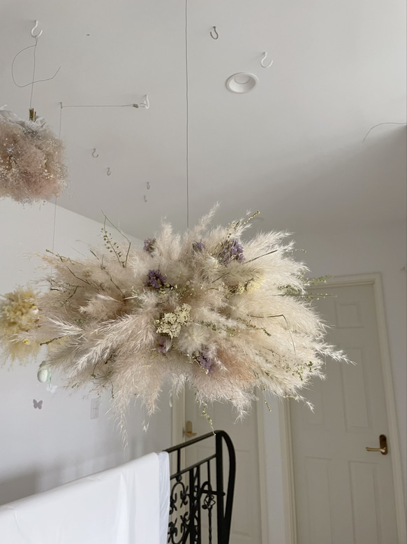 flying wreath 春の草花リース フライングリース パンパスグラス ドライフラワー ナチュラルリース 1枚目の画像