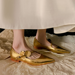 24 新款女士柔軟真皮鞋時尚刺繡金花鞋低跟淺口鞋 22 公分-25 公分 #931⭐免運費⭐ 第2張的照片