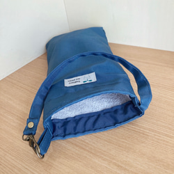 マイクロファイバー×ナイロンのバッグ（折り畳み傘、ペットボトル入れに）ブルー葉っぱタグ 3枚目の画像