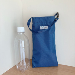 マイクロファイバー×ナイロンのバッグ（折り畳み傘、ペットボトル入れに）ブルー葉っぱタグ 1枚目の画像
