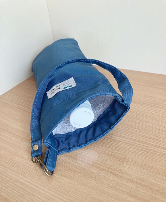マイクロファイバー×ナイロンのバッグ（折り畳み傘、ペットボトル入れに）ブルー葉っぱタグ 2枚目の画像