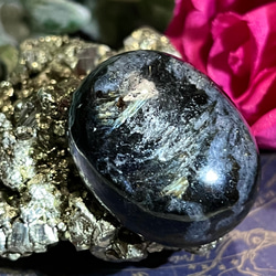 最強の守護石✿　ヌーマイト フェアリークィーン オーバル　ルース　原石 1枚目の画像