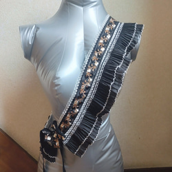 インド刺繍リボンをあしらったマルチウェイフリルカラー　つけ襟　ショルダーベルト 1枚目の画像