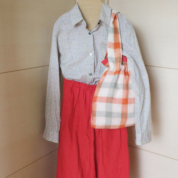 【母の日早割】イタリー製リネンの巾着バッグ 2枚目の画像