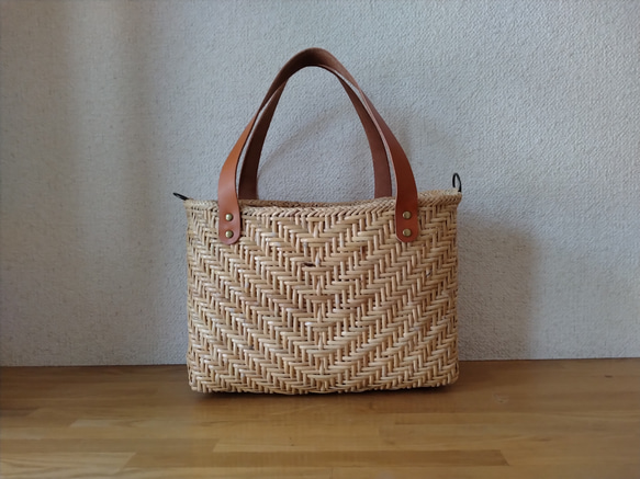 北海道十勝バスケット　皮籐かごバッグ　生成り 