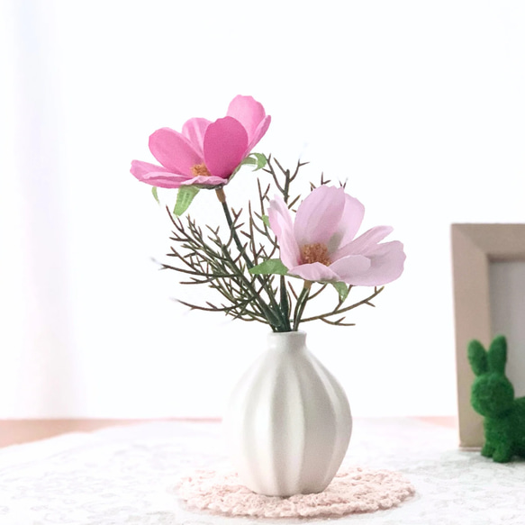 春夏秋冬のお花《桜・ひまわり・秋桜・ポインセチア》 ➕グリーン➕花器のアレンジ6点セット◇キュート◇造花◇一輪挿し 5枚目の画像