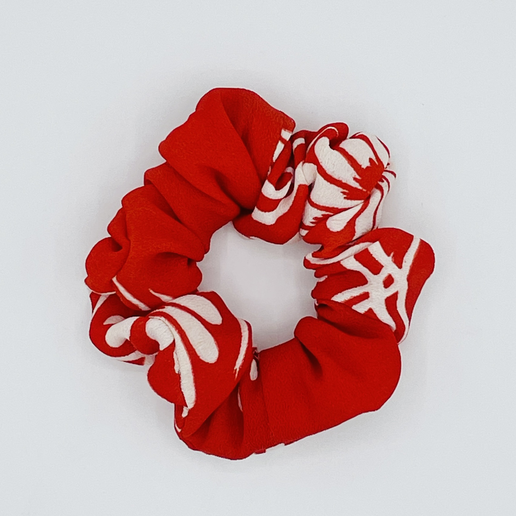 ❤ 限定1点 ❤和柄 正絹シュシュ♪赤 シュシュ アトリエでぃぐ