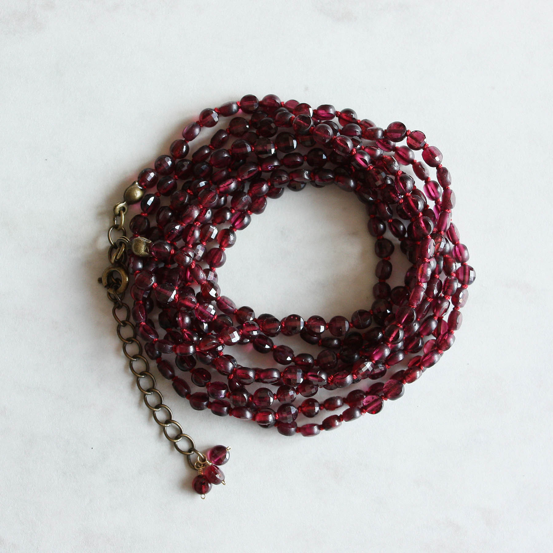 No. 135 135cm・コインカットのガーネットのネックレス 5,304円