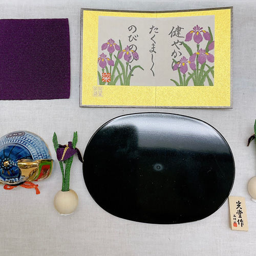 五月飾り【勇硝子兜飾り 紫 ＆ちりめん花菖蒲一対＆鯉のぼり屏風