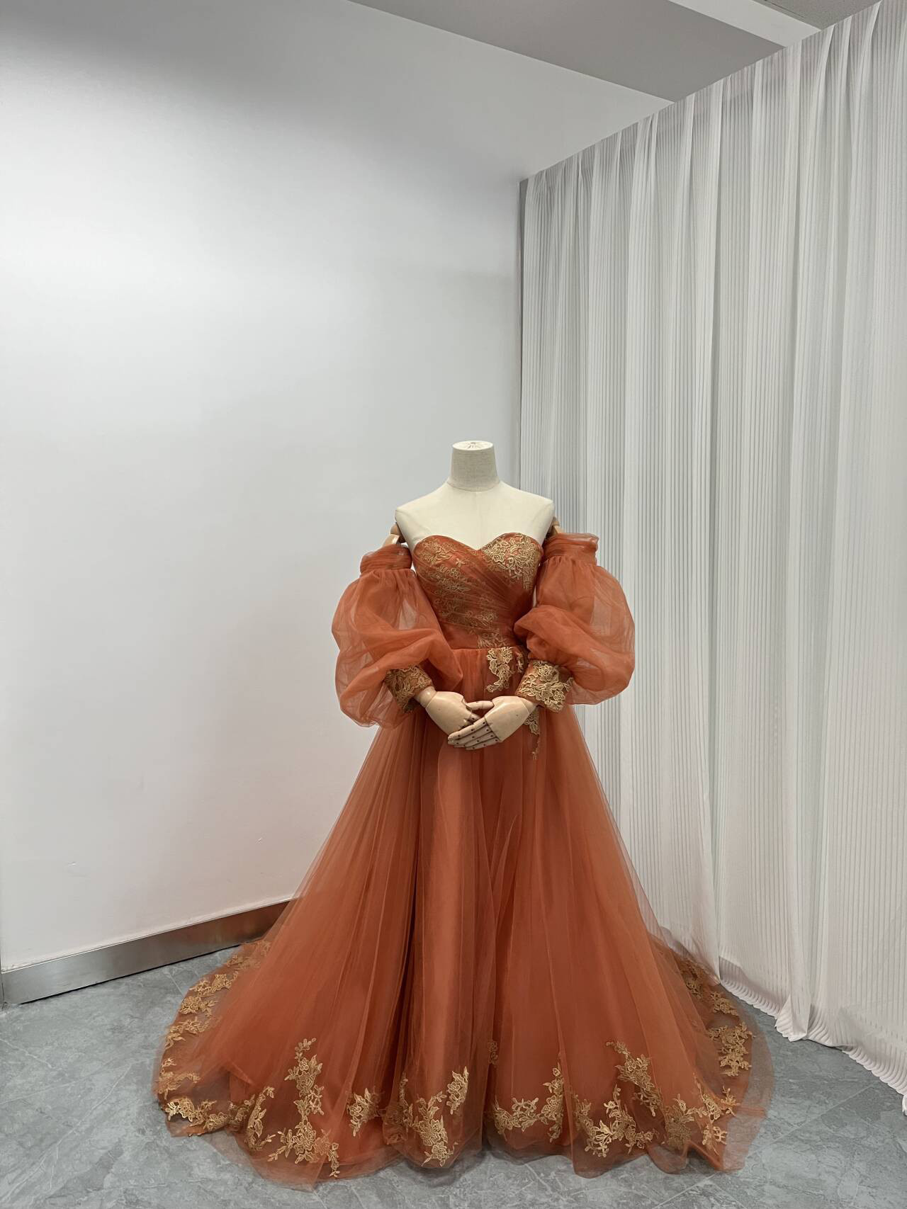 送料無料！豪華！ イエロー 取り外し袖 枝花刺繍 裾に繊細レースをあしらった 華やか 抜群のおしゃれ見え