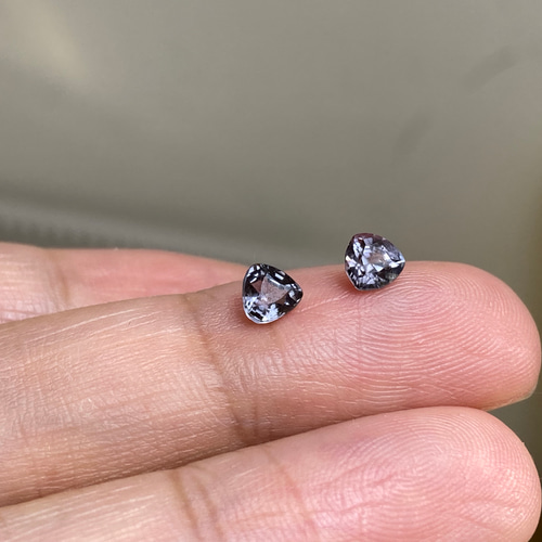 RS4-65 宝石質 洗練の高級感金属灰色 スピネル ミャンマー産 ルース