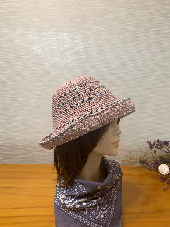 長版交叉簍空漁夫帽。寧靜粉藍。夏天遮陽紙籤維帽/草帽 第4張的照片