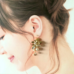 【セットヘアアクセサリー＋ピアス・イヤリング】パールとビジューフラワーヘッドドレスカチューシャ/金箔/ウェディング 7枚目の画像