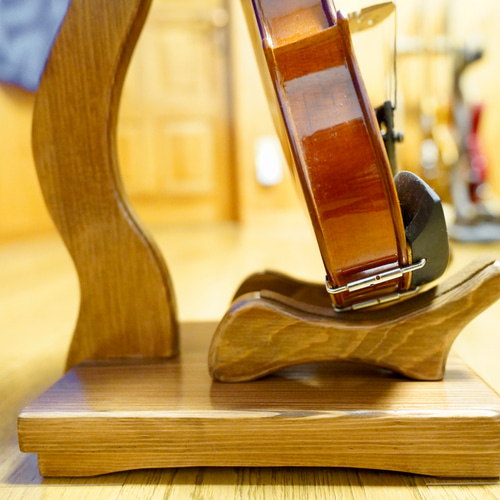 24時間以内に発送】手作り木工 木製バイオリンスタンド （ニス仕上げ
