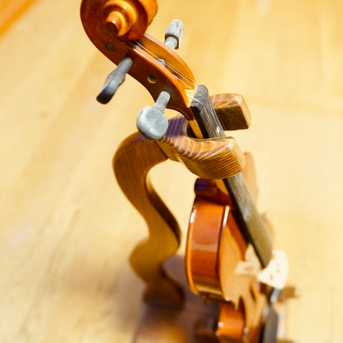 24時間以内に発送】手作り木工 木製バイオリンスタンド （ニス仕上げ