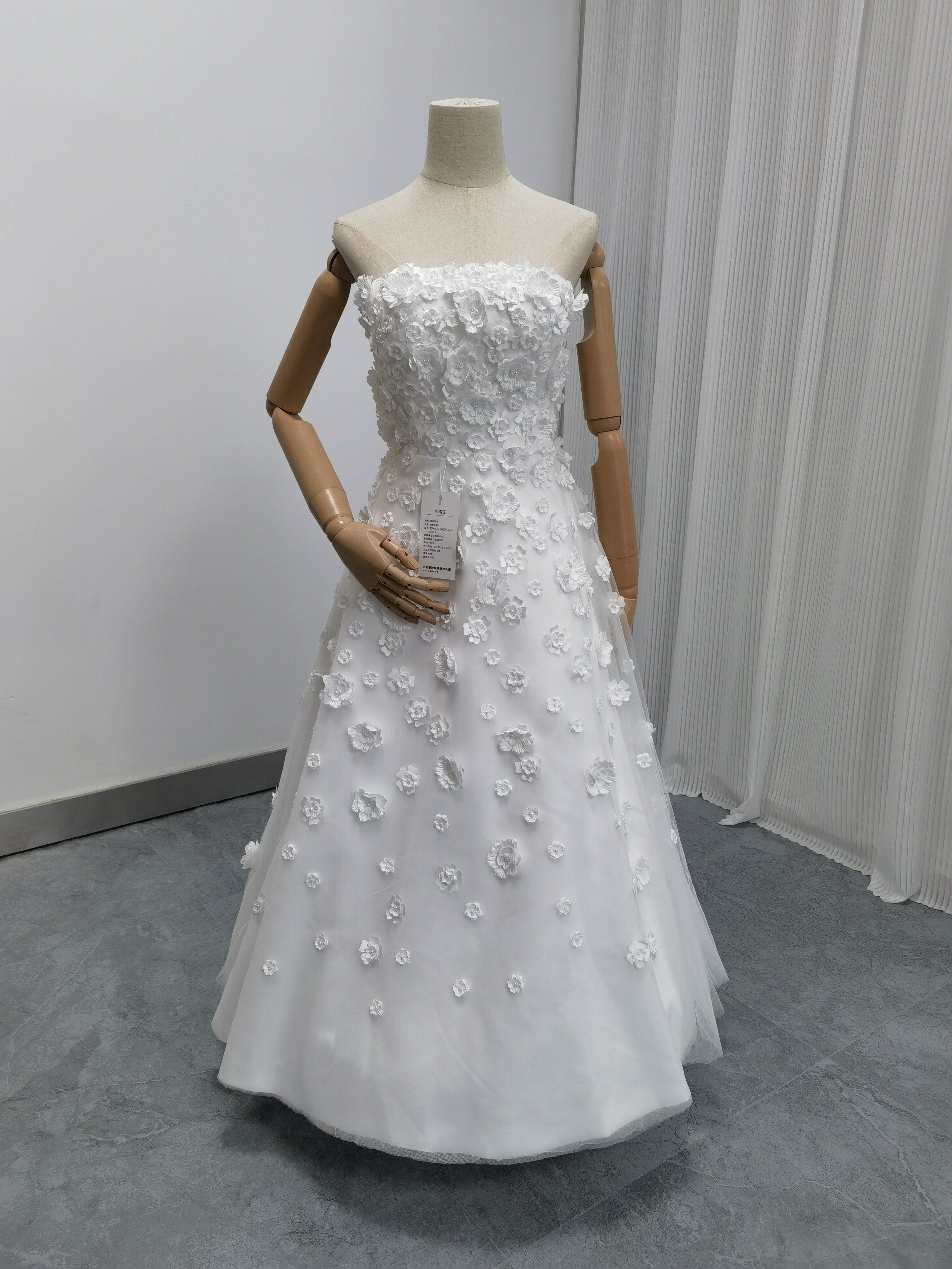 送料無料！豪華！ パーティードレス 2次会 ベアトップ ファスナー  3D立体レース刺繍 花モチーフ